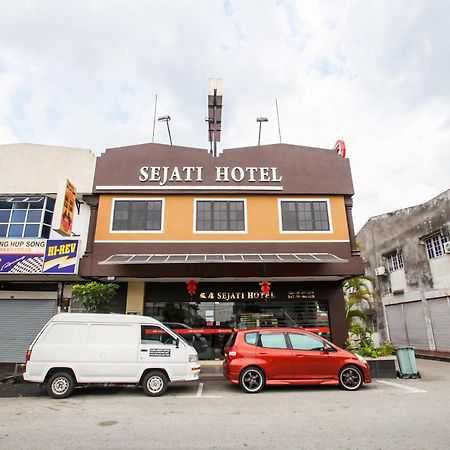 Oyo 89518 Sejati Hotel Sitiawan Exterior foto