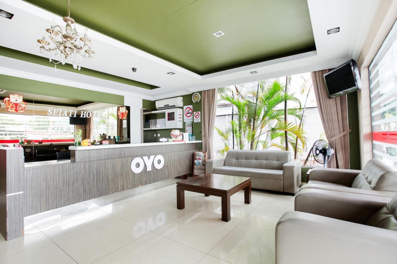 Oyo 89518 Sejati Hotel Sitiawan Exterior foto