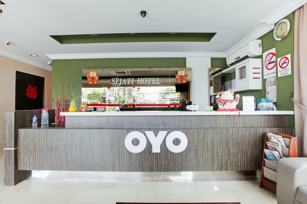 Oyo 89518 Sejati Hotel Sitiawan Exterior foto